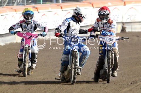  05.05.2013 RZESZOW ZUZEL SPEEDWAY ENEA EKSTRALIGA DERBY MALOPOLSKI MECZ PGE MARMA RZESZOW - UNIA TARNOW N/Z ARTIOM LAGUTA (ZOLTY), GRZEGORZ WALASEK (CZERWONY), MACIEJ JANOWSKI (BIALY) PODZIEKOWANIE GRATULACJE RADOSC WYGRANA  