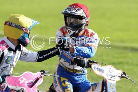  05.05.2013 RZESZOW ZUZEL SPEEDWAY ENEA EKSTRALIGA DERBY MALOPOLSKI MECZ PGE MARMA RZESZOW - UNIA TARNOW N/Z ARTIOM LAGUTA (ZOLTY), GRZEGORZ WALASEK (CZERWONY) RADOSC PODZIEKOWANIE GRATULACJE  