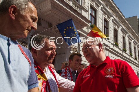  10.05.2013 LODZ PROTEST KIBICOW KLUBU WIDZEW LODZ W SPRAWIE BUDOWY NOWEGO STADIONU N/Z SYLWESTER CACEK WITOLD SKRZYDLEWSKI PROTEST KIBICOW  
