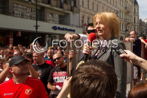  10.05.2013 LODZ PROTEST KIBICOW KLUBU WIDZEW LODZ W SPRAWIE BUDOWY NOWEGO STADIONU N/Z PREZYDENT HANNA ZDANOWSKA PROTEST KIBICOW  