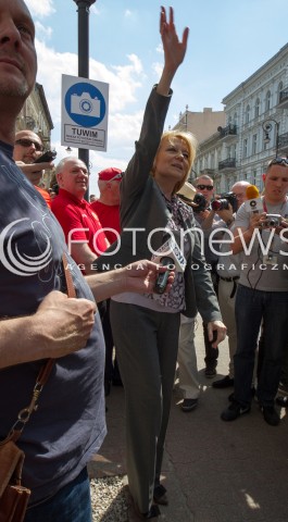  10.05.2013 LODZ PROTEST KIBICOW KLUBU WIDZEW LODZ W SPRAWIE BUDOWY NOWEGO STADIONU N/Z PREZYDENT HANNA ZDANOWSKA PROTEST KIBICOW  