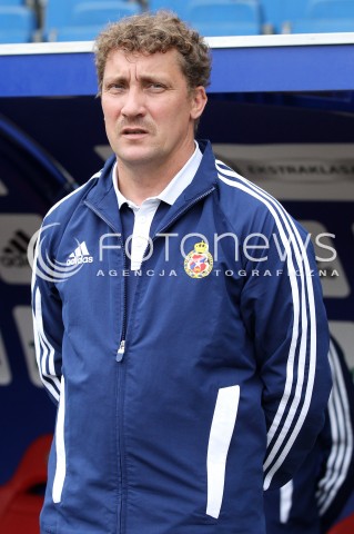  11.05.2013 KRAKOW PILKA NOZNA POLSKA T-MOBILE EKSTRAKLASA SEZON 2012/2013 <br />FOOTBALL POLISH EKSTRAKLASA SEASON 2012/2013 WISLA KRAKOW - KORONA KIELCE <br />N/Z TOMASZ KULAWIK TRENER ( HEAD COACH ) SYLWETKA <br /> 