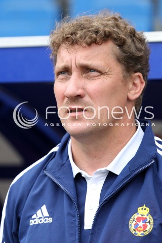  11.05.2013 KRAKOW PILKA NOZNA POLSKA T-MOBILE EKSTRAKLASA SEZON 2012/2013 <br />FOOTBALL POLISH EKSTRAKLASA SEASON 2012/2013 WISLA KRAKOW - KORONA KIELCE <br />N/Z TOMASZ KULAWIK TRENER ( HEAD COACH ) SYLWETKA <br /> 