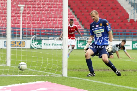  11.05.2013 KRAKOW PILKA NOZNA POLSKA T-MOBILE EKSTRAKLASA SEZON 2012/2013 <br />FOOTBALL POLISH EKSTRAKLASA SEASON 2012/2013 WISLA KRAKOW - KORONA KIELCE <br />N/Z ZBIGNIEW MALKOWSKI BRAMKA GOL SMUTEK <br /> 