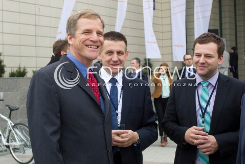  14.05.2013 RZESZOW IV FORUM INNOWACJI W RZESZOWIE<br />N/Z SCOTT PARAZYNSKI KOSMONAUTA AMERYKANSKI POLSKIEGO POCHODZENIA (L) JAN BURY POSEL (C) <br /> 