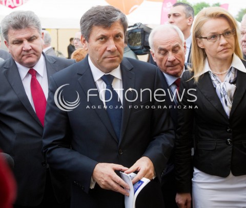  14.05.2013 RZESZOW IV FORUM INNOWACJI W RZESZOWIE<br />N/Z JANUSZ PIECHOCINSKI WICEPREMIER MINISTER GOSPODARKI (C) ZYGMUNT CHOLEWINSKI (L) ALICJA WOSIK (P) <br /> 