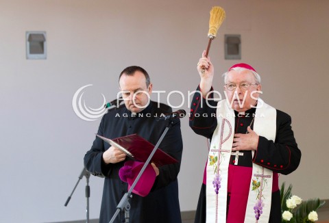  16.05.2013 RZESZOW PREZYDENT RP BRONISLAW KOMOROWSKI NA PODKARPACIU. OTWARCIE UNIWERSYTECKIEGO CENTRUM INNOWACJI I TRANSFERU WIEDZY TECHNICZNO-PRZYRODNICZEJ NA UNIWERSYTECIE RZESZOWSKIM. N/Z KAZIMIERZ GORNY BISKUP  