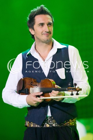  28.06.2013 RZESZOW<br />
EUROPEJSKI STADION KULTURY W RZESZOWIE<br />
KONCERT INAUGURUJACY ZJEDNOCZENI W ROZNORODNOSCI<br />
N/Z SEBASTIAN KARPIEL BULECKA ZESPOL ZAKOPOWER <br />
 