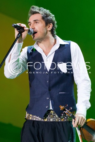  28.06.2013 RZESZOW<br />
EUROPEJSKI STADION KULTURY W RZESZOWIE<br />
KONCERT INAUGURUJACY ZJEDNOCZENI W ROZNORODNOSCI<br />
N/Z SEBASTIAN KARPIEL BULECKA ZESPOL ZAKOPOWER <br />
 