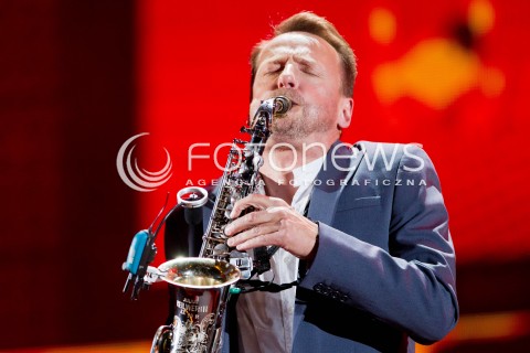  28.06.2013 RZESZOW<br />
EUROPEJSKI STADION KULTURY W RZESZOWIE<br />
KONCERT INAUGURUJACY ZJEDNOCZENI W ROZNORODNOSCI<br />
N/Z MATEUSZ POSPIESZALSKI ZESPOL VOO VOO <br />
 