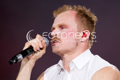  28.06.2013 RZESZOW<br />
EUROPEJSKI STADION KULTURY W RZESZOWIE<br />
KONCERT INAUGURUJACY ZJEDNOCZENI W ROZNORODNOSCI<br />
N/Z PIOTR ROGUCKI ZESPOL COMA <br />
 