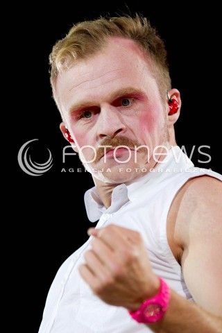  28.06.2013 RZESZOW<br />
EUROPEJSKI STADION KULTURY W RZESZOWIE<br />
KONCERT INAUGURUJACY ZJEDNOCZENI W ROZNORODNOSCI<br />
N/Z PIOTR ROGUCKI ZESPOL COMA <br />
 