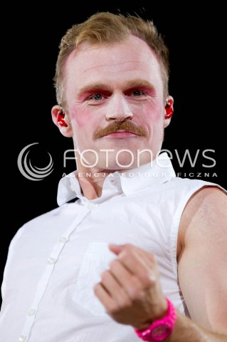  28.06.2013 RZESZOW<br />
EUROPEJSKI STADION KULTURY W RZESZOWIE<br />
KONCERT INAUGURUJACY ZJEDNOCZENI W ROZNORODNOSCI<br />
N/Z PIOTR ROGUCKI ZESPOL COMA <br />
 