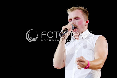  28.06.2013 RZESZOW<br />
EUROPEJSKI STADION KULTURY W RZESZOWIE<br />
KONCERT INAUGURUJACY ZJEDNOCZENI W ROZNORODNOSCI<br />
N/Z PIOTR ROGUCKI ZESPOL COMA <br />
 