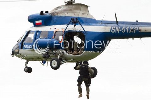  30.06.2013 KRAKOW<br />IX MALOPOLSKI PIKNIK LOTNICZY W KRAKOWIE<br />N/Z HELIKOPTER SMIGLOWIEC POLICYJNY PZL KANIA SN-51XP <br /> 