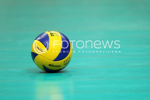  05.07.2013 KATOWICE SPODEK<br />SIATKOWKA MEZCZYZN LIGA SWIATOWA 2013<br />FIVB VOLLEYBALL WORLD LEAGUE 2013 POLSKA - USA <br />N/Z ZDJECIE ILUSTRACYJNE PILKA MIKASA PILKA SIATKOWA FIVB ZOLTO NIEBIESKA ZOLTONIEBIESKA <br /> 