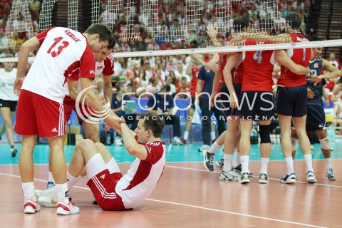  05.07.2013 KATOWICE SPODEK<br />SIATKOWKA MEZCZYZN LIGA SWIATOWA 2013<br />FIVB VOLLEYBALL WORLD LEAGUE 2013 POLSKA - USA <br />N/Z BARTOSZ KUREK MICHAL KUBIAK SMUTEK PORAZKA EMOCJE ZLOSC <br /> 