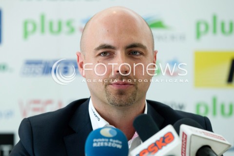  18.07.2013 RZESZOW SIATKOWKA<br />KONFERENCJA PRASOWA Z NOWYM PRZYJMUJACYM ASSECO RESOVIA - PETEREM VERESEM<br />N/Z BARTOSZ GORSKI WICEPREZES ZARZADU<br /> 