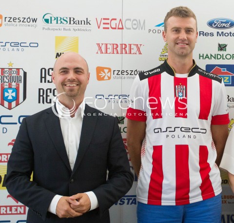  18.07.2013 RZESZOW SIATKOWKA<br />KONFERENCJA PRASOWA Z NOWYM PRZYJMUJACYM ASSECO RESOVIA - PETEREM VERESEM<br />N/Z PETER VERES BARTOSZ GORSKI<br /> 