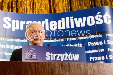  21.07.2013 STRZYZOW <br />
WIZYTA PREZESA PIS JAROSLAWA KACZYNSKIEGO NA PODKARPACIU W ZWIAZKU Z NADCHODZACYMI WYBORAMI UZUPELNIAJACYMI DO SENATU.<br />
N/Z JAROSLAW KACZYNSKI<br />
 