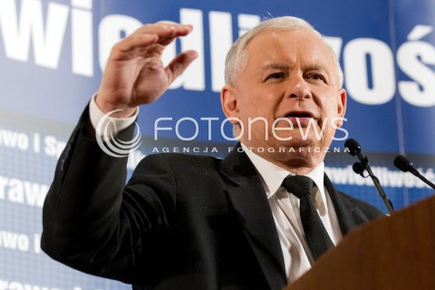  21.07.2013 STRZYZOW <br />
WIZYTA PREZESA PIS JAROSLAWA KACZYNSKIEGO NA PODKARPACIU W ZWIAZKU Z NADCHODZACYMI WYBORAMI UZUPELNIAJACYMI DO SENATU.<br />
N/Z JAROSLAW KACZYNSKI<br />
 