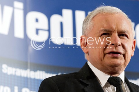  21.07.2013 STRZYZOW <br />
WIZYTA PREZESA PIS JAROSLAWA KACZYNSKIEGO NA PODKARPACIU W ZWIAZKU Z NADCHODZACYMI WYBORAMI UZUPELNIAJACYMI DO SENATU.<br />
N/Z JAROSLAW KACZYNSKI<br />
 