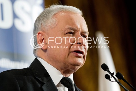  21.07.2013 STRZYZOW <br />
WIZYTA PREZESA PIS JAROSLAWA KACZYNSKIEGO NA PODKARPACIU W ZWIAZKU Z NADCHODZACYMI WYBORAMI UZUPELNIAJACYMI DO SENATU.<br />
N/Z JAROSLAW KACZYNSKI<br />
 