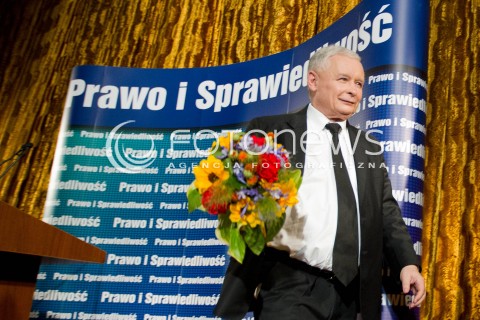  21.07.2013 STRZYZOW <br /><br />WIZYTA PREZESA PIS JAROSLAWA KACZYNSKIEGO NA PODKARPACIU W ZWIAZKU Z NADCHODZACYMI WYBORAMI UZUPELNIAJACYMI DO SENATU.<br /><br />N/Z JAROSLAW KACZYNSKI<br /><br /> 