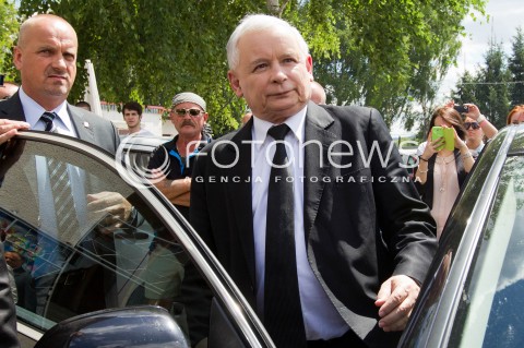  21.07.2013 STRZYZOW <br /><br />WIZYTA PREZESA PIS JAROSLAWA KACZYNSKIEGO NA PODKARPACIU W ZWIAZKU Z NADCHODZACYMI WYBORAMI UZUPELNIAJACYMI DO SENATU.<br /><br />N/Z JAROSLAW KACZYNSKI<br /><br /> 
