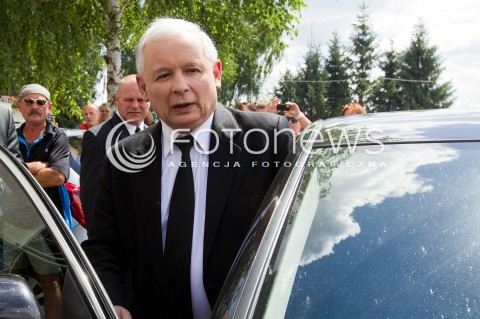  21.07.2013 STRZYZOW <br /><br />WIZYTA PREZESA PIS JAROSLAWA KACZYNSKIEGO NA PODKARPACIU W ZWIAZKU Z NADCHODZACYMI WYBORAMI UZUPELNIAJACYMI DO SENATU.<br /><br />N/Z JAROSLAW KACZYNSKI<br /><br /> 