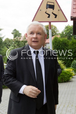  21.07.2013 STRZYZOW <br /><br />WIZYTA PREZESA PIS JAROSLAWA KACZYNSKIEGO NA PODKARPACIU W ZWIAZKU Z NADCHODZACYMI WYBORAMI UZUPELNIAJACYMI DO SENATU.<br /><br />N/Z JAROSLAW KACZYNSKI<br /><br /> 