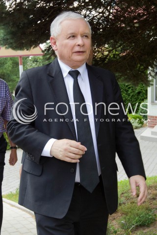  21.07.2013 STRZYZOW <br /><br />WIZYTA PREZESA PIS JAROSLAWA KACZYNSKIEGO NA PODKARPACIU W ZWIAZKU Z NADCHODZACYMI WYBORAMI UZUPELNIAJACYMI DO SENATU.<br /><br />N/Z JAROSLAW KACZYNSKI<br /><br /> 