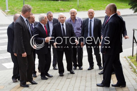  21.07.2013 STRZYZOW <br /><br />WIZYTA PREZESA PIS JAROSLAWA KACZYNSKIEGO NA PODKARPACIU W ZWIAZKU Z NADCHODZACYMI WYBORAMI UZUPELNIAJACYMI DO SENATU.<br /><br />N/Z JAROSLAW KACZYNSKI ANDRZEJ SZLACHTA<br /><br /> 