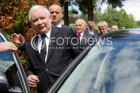  21.07.2013 STRZYZOW <br /><br />WIZYTA PREZESA PIS JAROSLAWA KACZYNSKIEGO NA PODKARPACIU W ZWIAZKU Z NADCHODZACYMI WYBORAMI UZUPELNIAJACYMI DO SENATU.<br /><br />N/Z JAROSLAW KACZYNSKI<br /><br /> 
