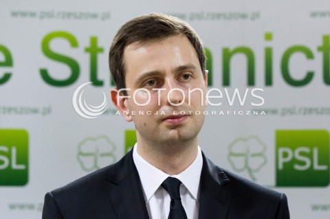  24.07.2013 RZESZOW <br />
KONFERENCJA PRASOWA Z MINISTREM PRACY I POLITYKI SPOLECZNEJ WLADYSLAWEM KOSINIAK KAMYSZ. MINISTER ZACHECAL DO GLOSOWANIA W UZUPELNIAJACYCH DO SENATU NA KANDYDATA PSL MARIUSZA KAWE.<br />
N/Z WLADYSLAW KOSINIAK KAMYSZ <br />
 