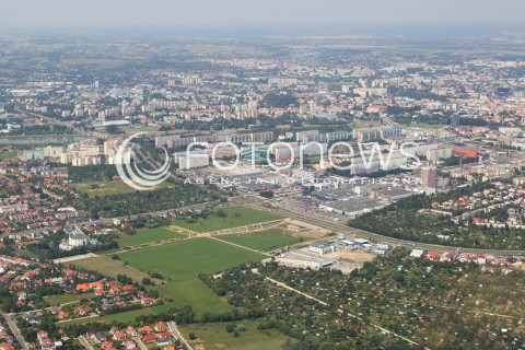  07.08.2013 RZESZOW ZDJECIA LOTNICZE WYKONANE Z SAMOLOTU<br />RZESZOW Z LOTU PTAKA<br />N/Z OSIEDLE NOWE MIASTO KATEDRA PANORAMA RZESZOWA<br /> 