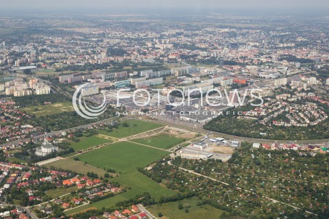  07.08.2013 RZESZOW ZDJECIA LOTNICZE WYKONANE Z SAMOLOTU<br />RZESZOW Z LOTU PTAKA<br />N/Z OSIEDLE NOWE MIASTO KATEDRA PANORAMA RZESZOWA<br /> 