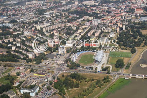  07.08.2013 RZESZOW ZDJECIA LOTNICZE WYKONANE Z SAMOLOTU<br />RZESZOW Z LOTU PTAKA<br />N/Z ZAPORA ULICA HETMANSKA STADION MIEJSKI W RZESZOWIE<br /> 