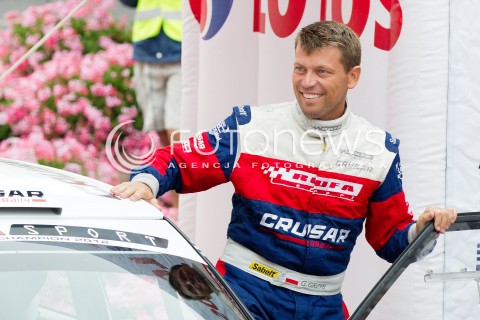  10.08.2013 RZESZOW 22 RAJD RZESZOWSKI - 4 RUNDA LOTOS RAJDOWYCH SAMOCHODOWYCH MISTRZOSTW POLSKI<br />CEREMONIA METY NA RZESZOWSKIM RYNKU<br />N/Z GRZEGORZ GRZYB <br /> 