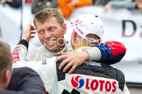  10.08.2013 RZESZOW 22 RAJD RZESZOWSKI - 4 RUNDA LOTOS RAJDOWYCH SAMOCHODOWYCH MISTRZOSTW POLSKI<br />CEREMONIA METY NA RZESZOWSKIM RYNKU<br />N/Z GRZEGORZ GRZYB KAJETAN KAJETANOWICZ<br /> 