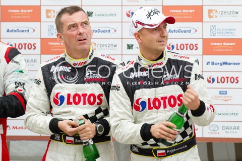  10.08.2013 RZESZOW 22 RAJD RZESZOWSKI - 4 RUNDA LOTOS RAJDOWYCH SAMOCHODOWYCH MISTRZOSTW POLSKI<br />CEREMONIA METY NA RZESZOWSKIM RYNKU<br />N/Z KAJETAN KAJETANOWICZ JAROSLAW BARAN<br /> 