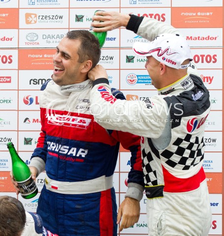  10.08.2013 RZESZOW 22 RAJD RZESZOWSKI - 4 RUNDA LOTOS RAJDOWYCH SAMOCHODOWYCH MISTRZOSTW POLSKI<br />CEREMONIA METY NA RZESZOWSKIM RYNKU<br />N/Z KAJETAN KAJETANOWICZ DANIEL SIATKOWSKI <br /> 
