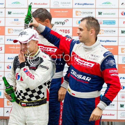  10.08.2013 RZESZOW 22 RAJD RZESZOWSKI - 4 RUNDA LOTOS RAJDOWYCH SAMOCHODOWYCH MISTRZOSTW POLSKI<br />CEREMONIA METY NA RZESZOWSKIM RYNKU<br />N/Z KAJETAN KAJETANOWICZ DANIEL SIATKOWSKI <br /> 
