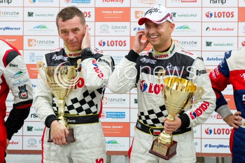  10.08.2013 RZESZOW 22 RAJD RZESZOWSKI - 4 RUNDA LOTOS RAJDOWYCH SAMOCHODOWYCH MISTRZOSTW POLSKI<br />CEREMONIA METY NA RZESZOWSKIM RYNKU<br />N/Z KAJETAN KAJETANOWICZ JAROSLAW BARAN<br /> 