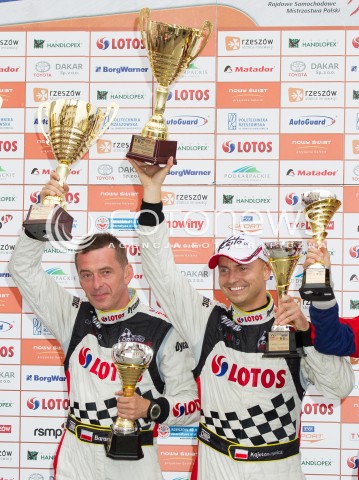  10.08.2013 RZESZOW 22 RAJD RZESZOWSKI - 4 RUNDA LOTOS RAJDOWYCH SAMOCHODOWYCH MISTRZOSTW POLSKI<br />CEREMONIA METY NA RZESZOWSKIM RYNKU<br />N/Z KAJETAN KAJETANOWICZ JAROSLAW BARAN<br /> 