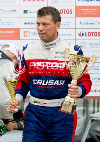  10.08.2013 RZESZOW 22 RAJD RZESZOWSKI - 4 RUNDA LOTOS RAJDOWYCH SAMOCHODOWYCH MISTRZOSTW POLSKI<br />CEREMONIA METY NA RZESZOWSKIM RYNKU<br />N/Z GRZEGORZ GRZYB SYLWETKA<br /> 