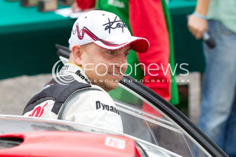  10.08.2013 RZESZOW 22 RAJD RZESZOWSKI - 4 RUNDA LOTOS RAJDOWYCH SAMOCHODOWYCH MISTRZOSTW POLSKI<br />CEREMONIA METY NA RZESZOWSKIM RYNKU<br />N/Z KAJETAN KAJETANOWICZ<br /> 