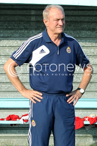  11.08.2013 MIELEC PILKA NOZNA<br />MECZ KONTROLNY MECZ TOWARZYSKI<br />STAL MIELEC - WISLA KRAKOW<br />N/Z FRANCISZEK SMUDA TRENER ( HEAD COACH ) SYLWETKA<br /> 