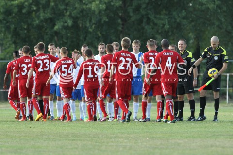  11.08.2013 MIELEC PILKA NOZNA<br />MECZ KONTROLNY MECZ TOWARZYSKI<br />STAL MIELEC - WISLA KRAKOW<br />N/Z POWITANIE DRUZYN ZESPOLOW<br /> 