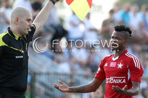  11.08.2013 MIELEC PILKA NOZNA<br />MECZ KONTROLNY MECZ TOWARZYSKI<br />STAL MIELEC - WISLA KRAKOW<br />N/Z EMMANUEL SARKI EMOCJE ZLOSC<br /> 